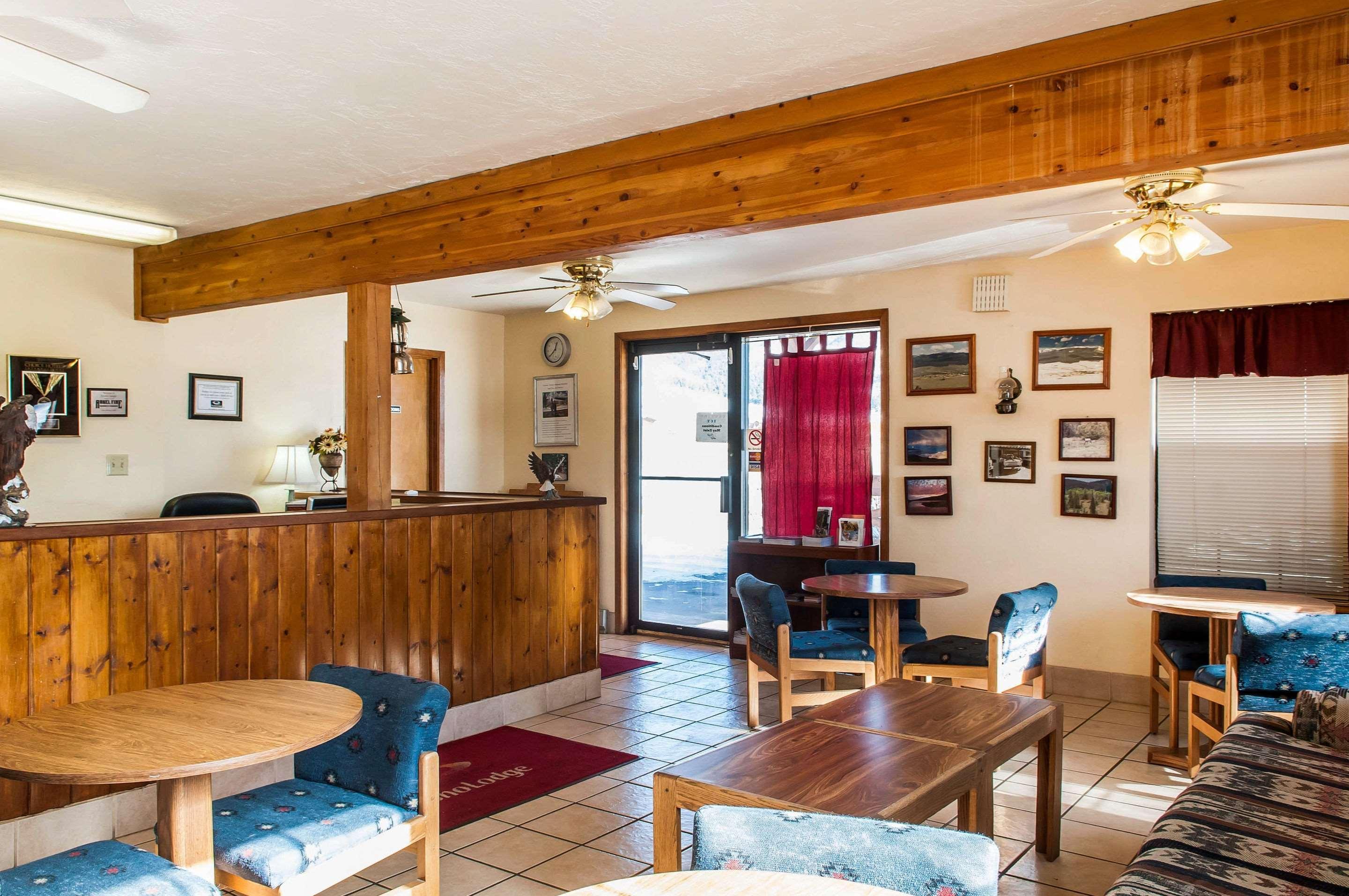 Econo Lodge Eagle Nest Eksteriør bilde