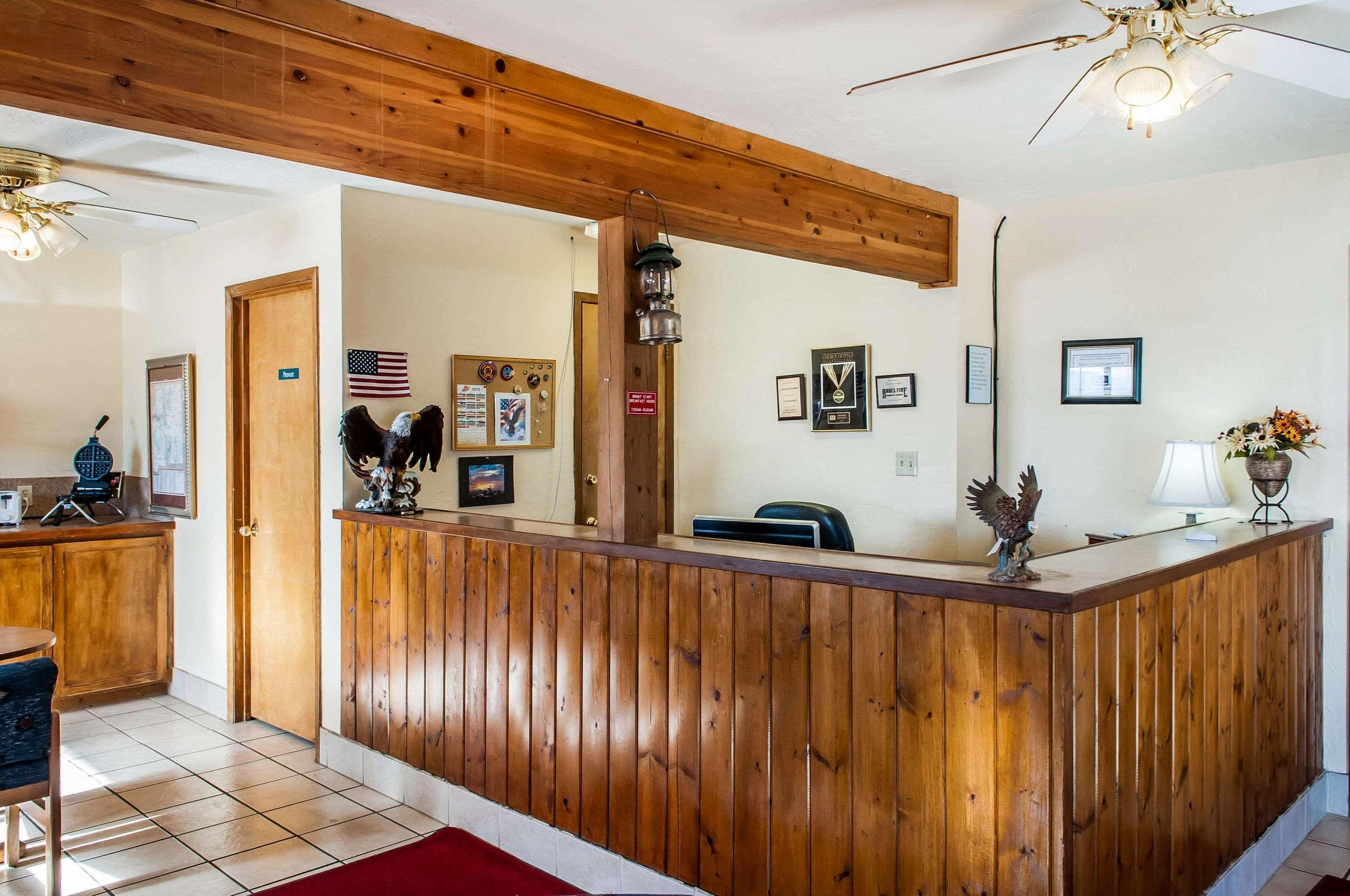 Econo Lodge Eagle Nest Eksteriør bilde