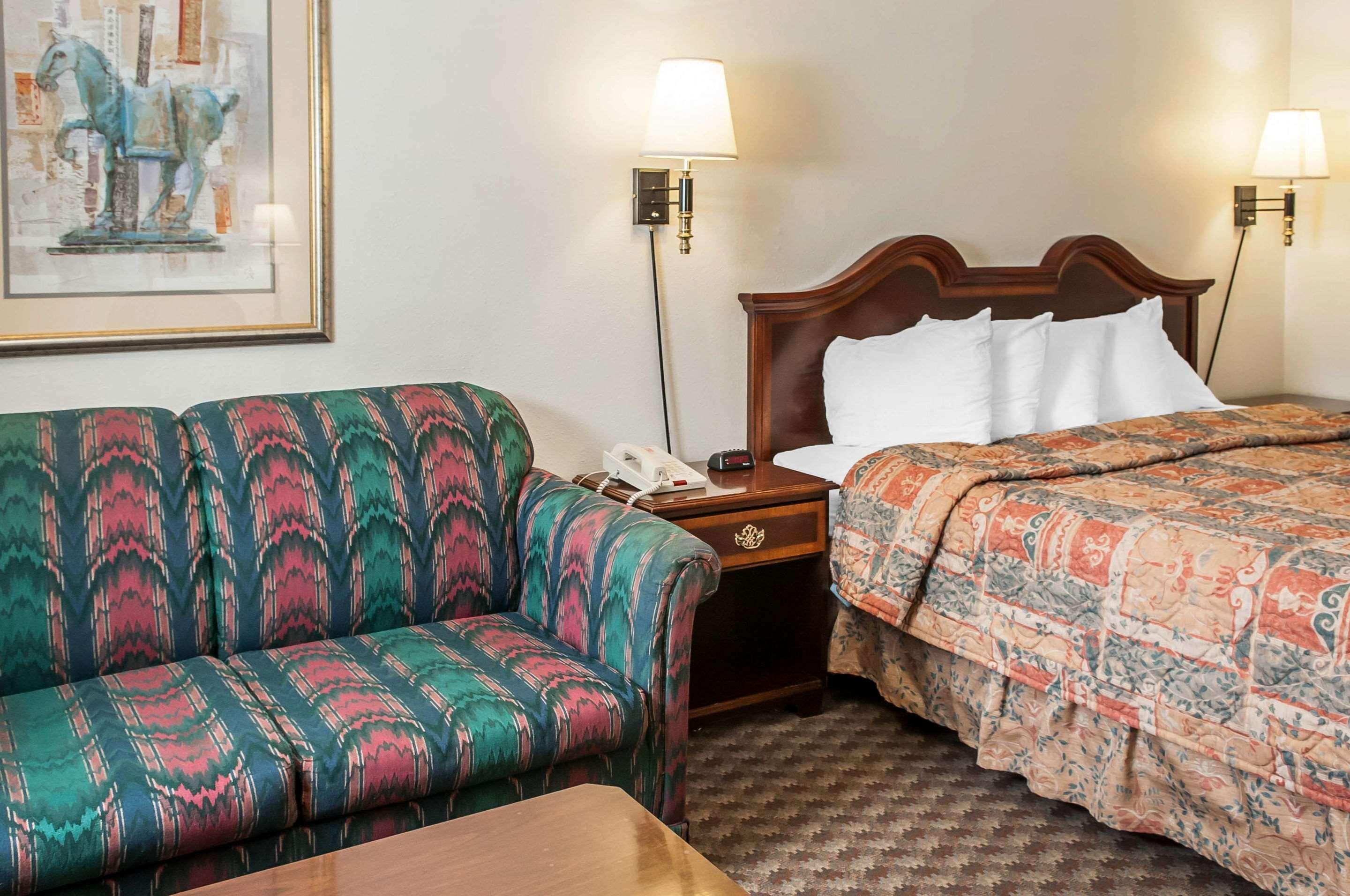 Econo Lodge Eagle Nest Eksteriør bilde