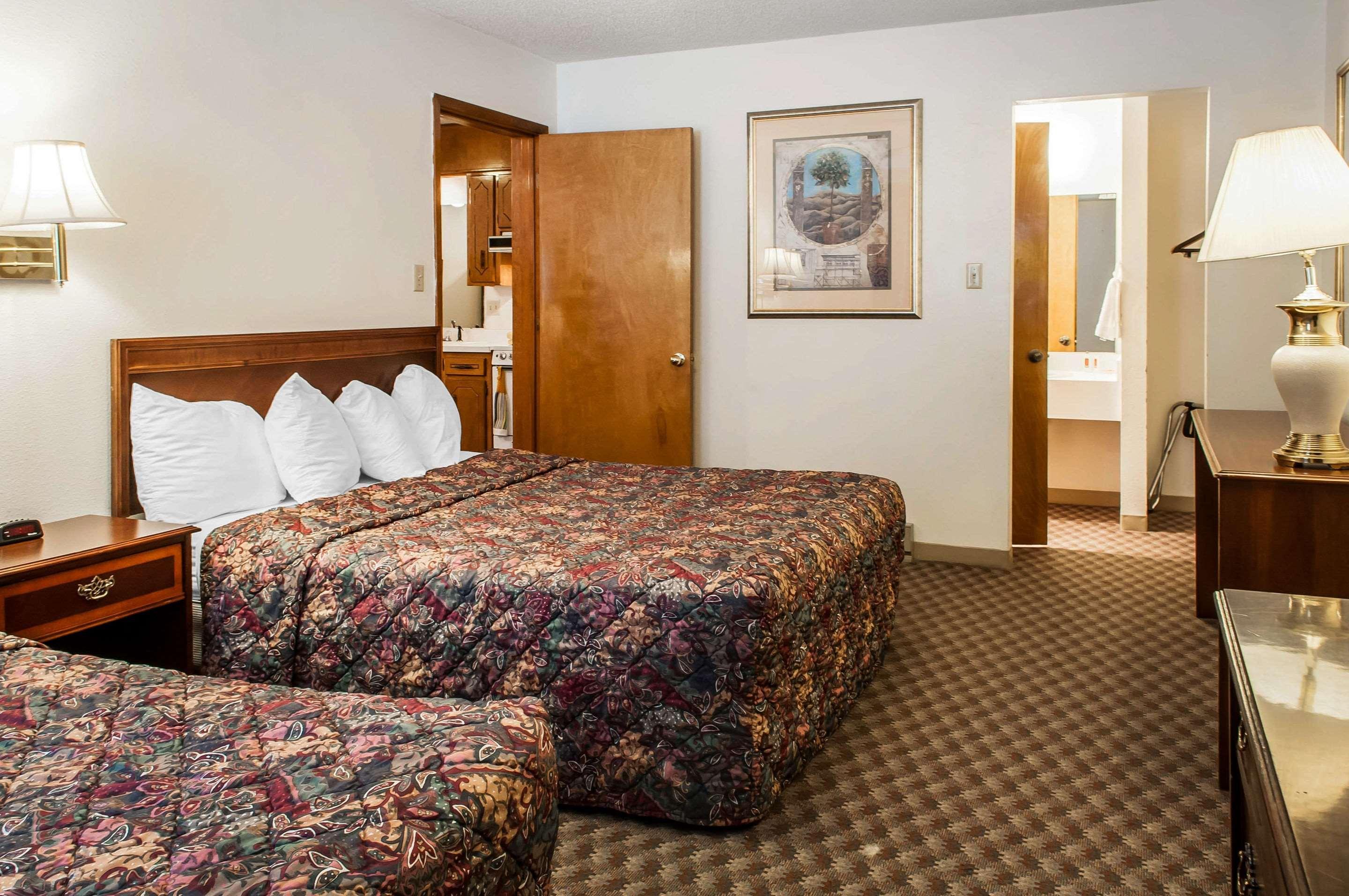 Econo Lodge Eagle Nest Eksteriør bilde