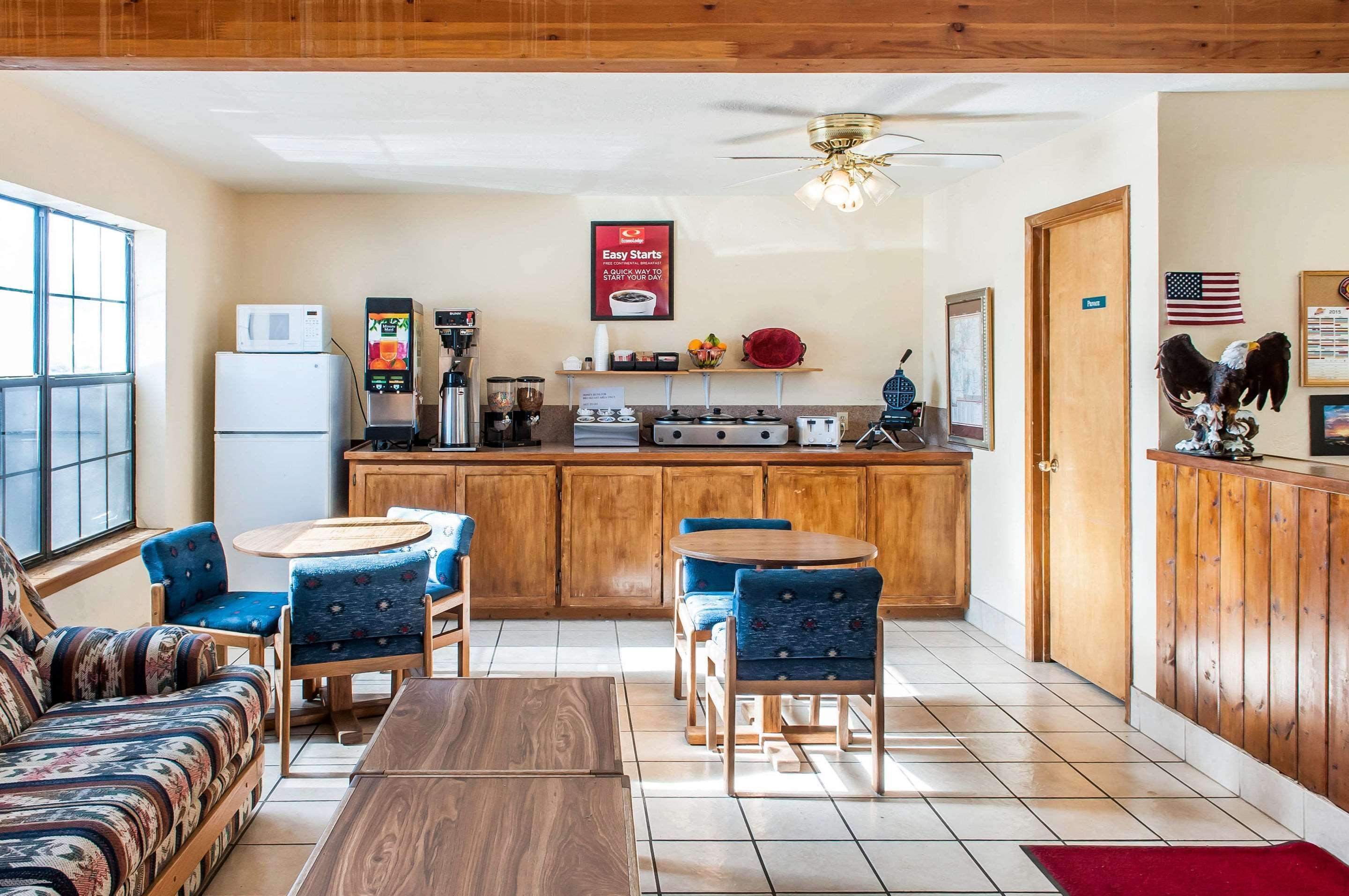 Econo Lodge Eagle Nest Eksteriør bilde