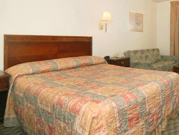Econo Lodge Eagle Nest Eksteriør bilde